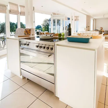 Luxurious With Pool And Sauna, And Very Suitable For Culinary Workshops!